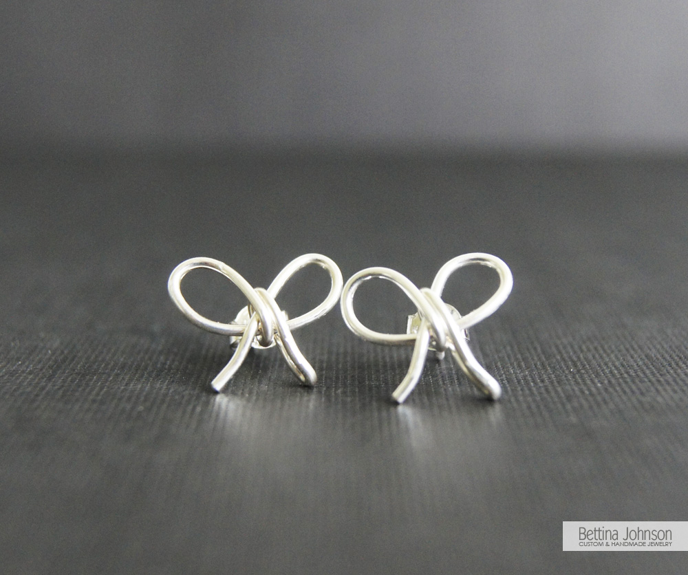 Falling in love with bow earrings