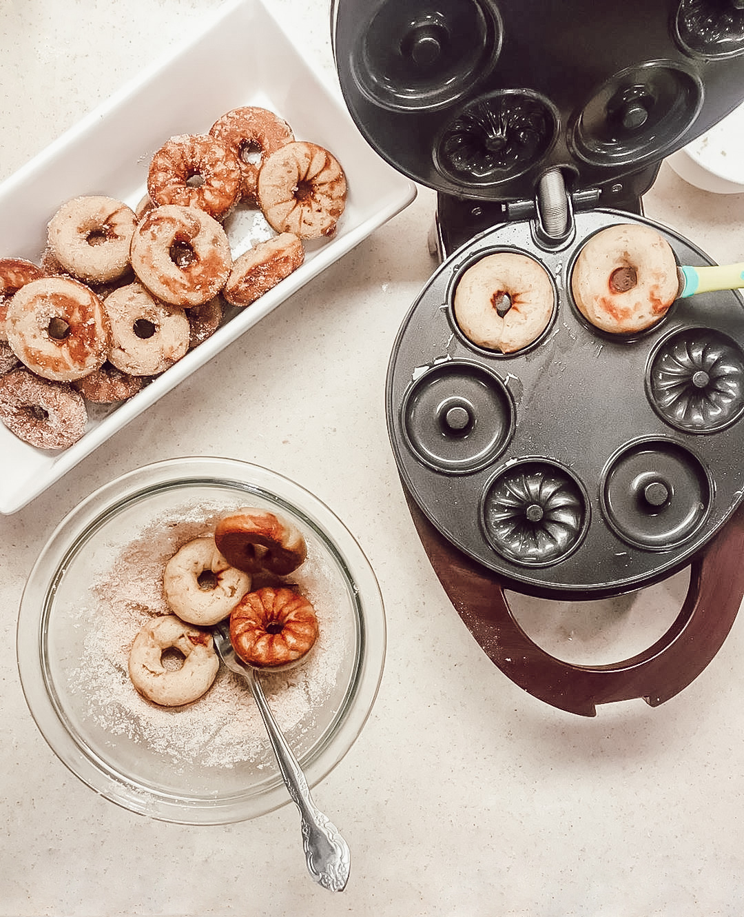 Make Some Mini Donuts with me in the DASH MINI DONUT EXPRESS and